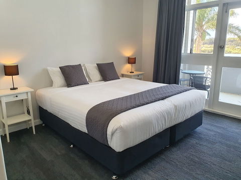 The Parade Hotel - St Kilda Accommodation 4