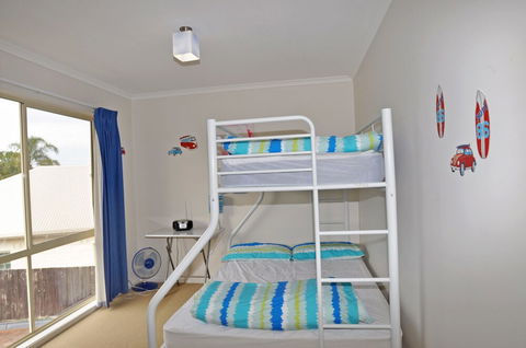 THE Esplanade 4 Free Wifi & Foxtel - St Kilda Accommodation 1