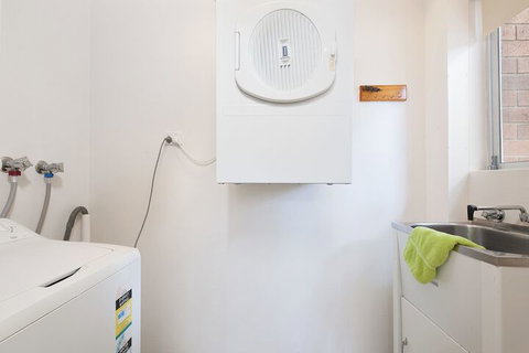 Andana Unit 1 / 12 Gretel Close - St Kilda Accommodation 5