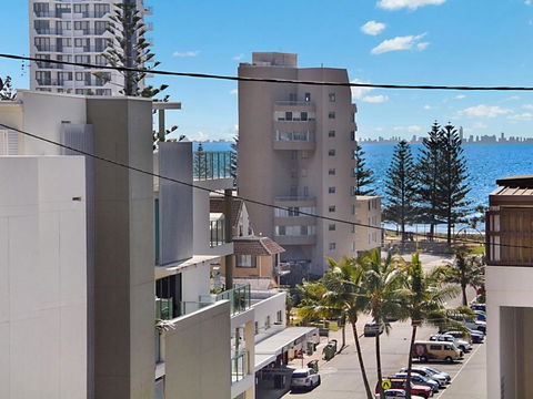 Woobera Unit 14 On The Hill Overlooking Tweed Heads & Coolangatta - St Kilda Accommodation 3