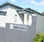 Stylish Holiday Unit - St Kilda Accommodation
