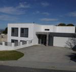 Spectacular Holiday Living - St Kilda Accommodation