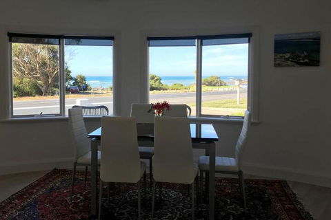 Seaside Retreat - St Kilda Accommodation 5
