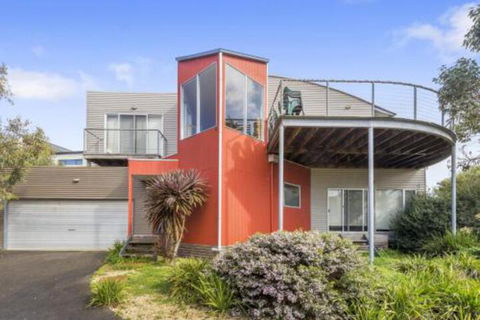 Seaside Pleasure - St Kilda Accommodation 0