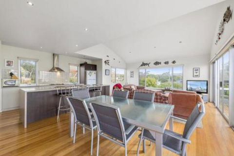 Seaside Pleasure - St Kilda Accommodation 2