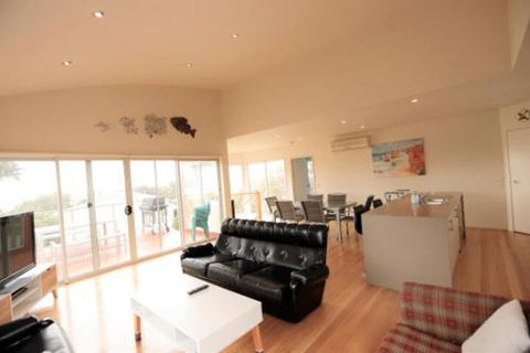 Seaside Pleasure - St Kilda Accommodation 4
