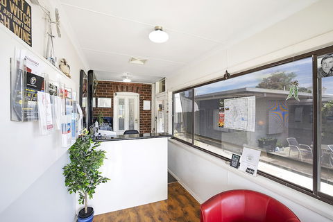Hamilton Lakeside Motel - St Kilda Accommodation 1
