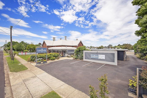 Hamilton Lakeside Motel - St Kilda Accommodation 0
