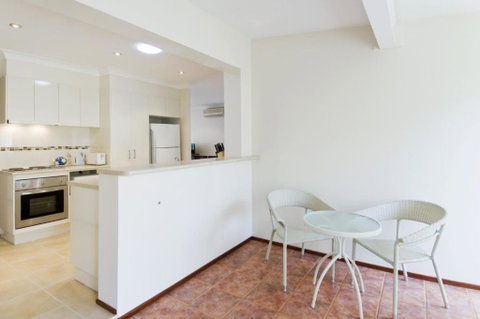 Cara Nobbys Beach 11 Wesley Avenue - St Kilda Accommodation 2