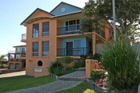 Phoenix Terrace Townhouse Yamba - St Kilda Accommodation 0