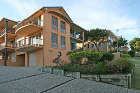 Phoenix Terrace Townhouse Yamba - St Kilda Accommodation 5