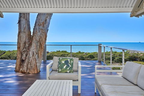 Decked Out By The Sea - St Kilda Accommodation 1