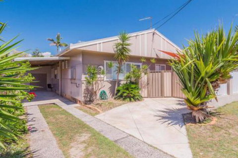 Yamba Daze Sunrise Pet Friendly - St Kilda Accommodation 3
