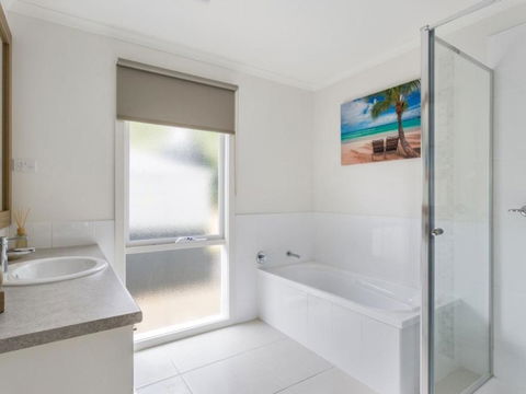 Sand Surf Beach Beautiful Rye Holiday Home - St Kilda Accommodation 6