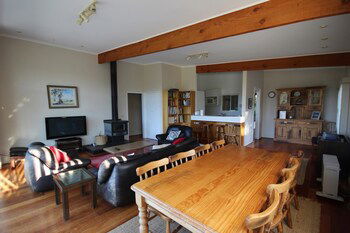 Fairways Close - St Kilda Accommodation 3