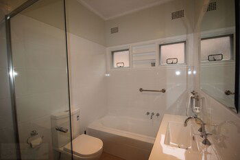Fairways Close - St Kilda Accommodation 4