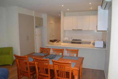 Family Friendly Unit - St Kilda Accommodation 6
