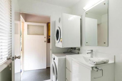 Murdoch - St Kilda Accommodation 6