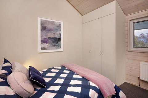 Silvertop Chalet - St Kilda Accommodation 3