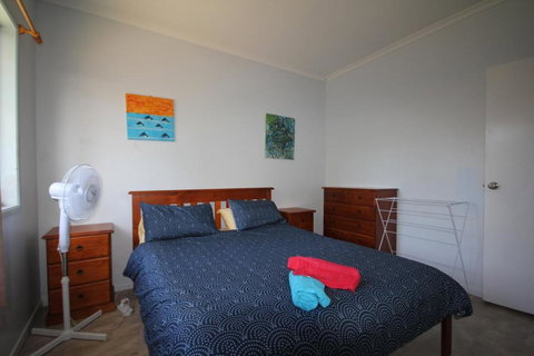 CASTAWAY BEACH HOUSE - St Kilda Accommodation 1