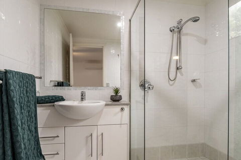 Oceanic 3 - St Kilda Accommodation 2