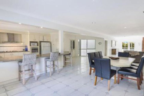 Serendipity Large Family Home - St Kilda Accommodation 6