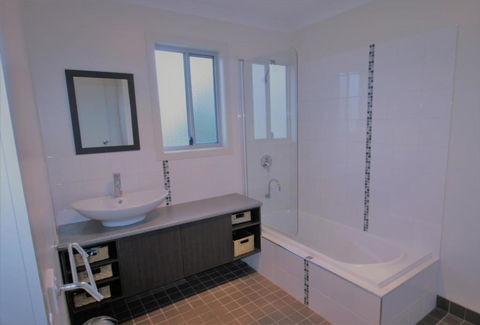 Seaview At Southport - St Kilda Accommodation 4