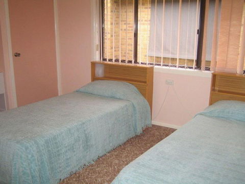 SEASCAPE In NARRAWALLEE - St Kilda Accommodation 3