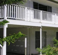 Wonky Pine Beach House NARRWALLEE 4 bedroom - St Kilda Accommodation
