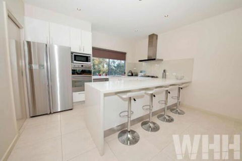 Adelphi Views On Luton Woodlands - St Kilda Accommodation 3