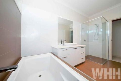 Adelphi Views On Luton Woodlands - St Kilda Accommodation 4