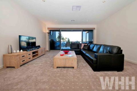 Adelphi Views On Luton Woodlands - St Kilda Accommodation 5