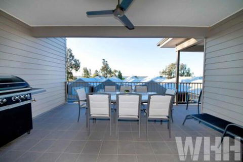 Adelphi Views On Luton Woodlands - St Kilda Accommodation 6