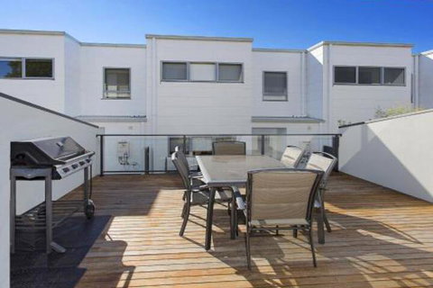 Surf Beach Townhouse - St Kilda Accommodation 2