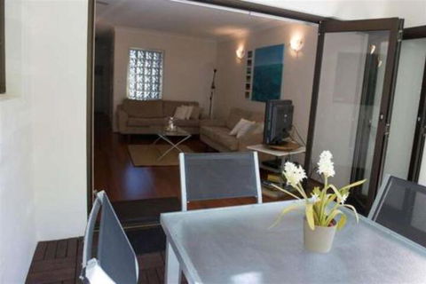 Absolute Beachfront Mooloolaba - St Kilda Accommodation 2