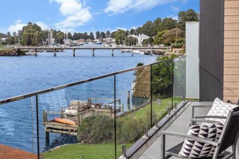 Shear Pine - St Kilda Accommodation 0