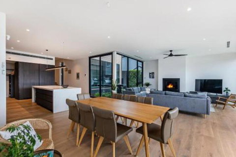 Shear Pine - St Kilda Accommodation 2