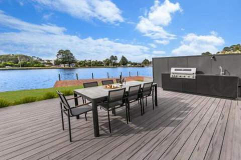 Shear Pine - St Kilda Accommodation 4