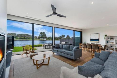 Shear Pine - St Kilda Accommodation 6