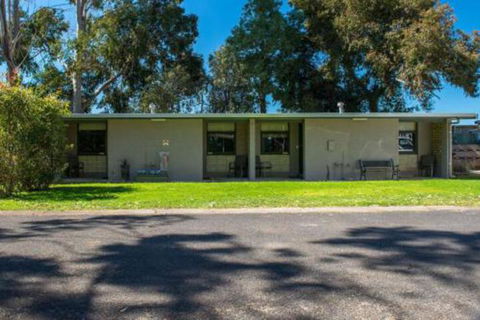 Kalganyi Holiday Park - St Kilda Accommodation 2