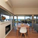 BAY VIEWS On MANNA DROMANA - St Kilda Accommodation 0