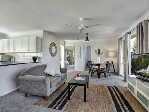 Mollymook Coastal Villa - St Kilda Accommodation 2