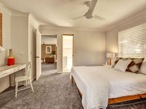 Mollymook Coastal Villa - St Kilda Accommodation 5