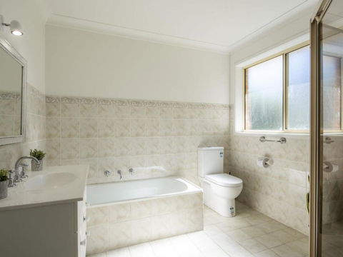 Mollymook Coastal Villa - St Kilda Accommodation 3