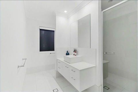 THE BEACH OASIS At 360 - St Kilda Accommodation 4