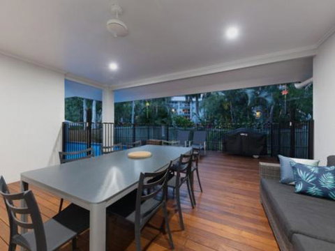 CANOPY HOUSE At PALM COVE - St Kilda Accommodation 5