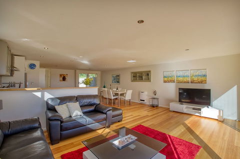 Seaview Apartment - St Kilda Accommodation 4