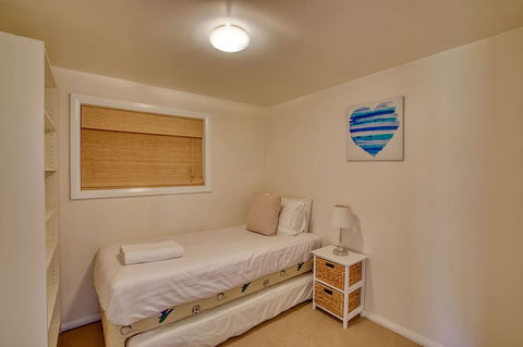 Seaview Apartment - St Kilda Accommodation 2