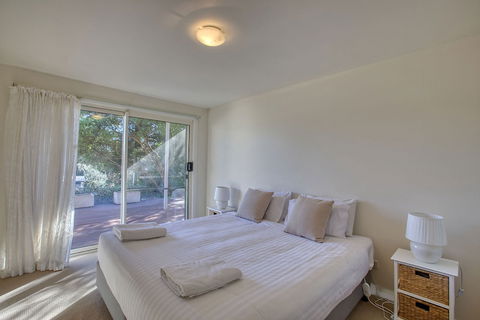 Seaview Apartment - St Kilda Accommodation 5