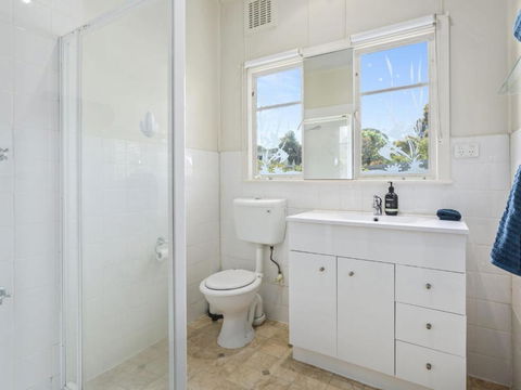 KIMBERLEY McCRAE - St Kilda Accommodation 6